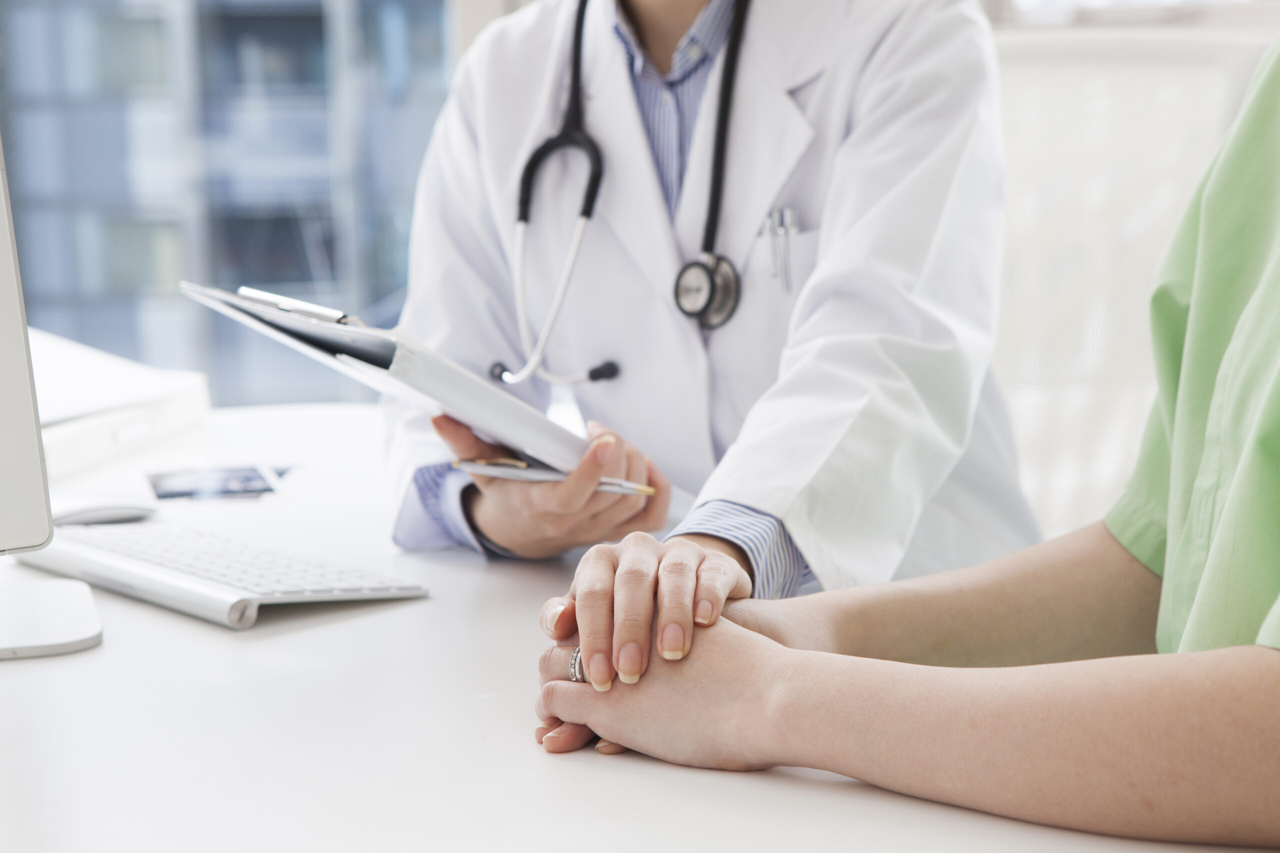 Doctor,Explaining,Diagnosis,To,Her,Female,Patient